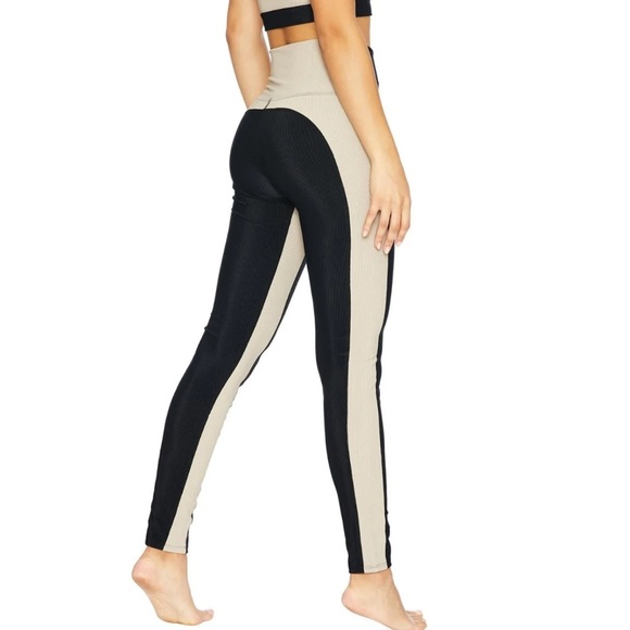 Beach Riot Colorblock Black with Tan Leggings Size Small - Picture 3 of 13